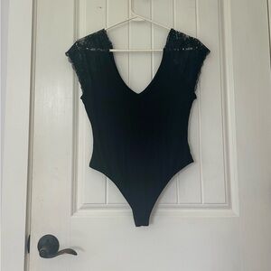 Lulus deep v neck lace cap sleeve bodysuit